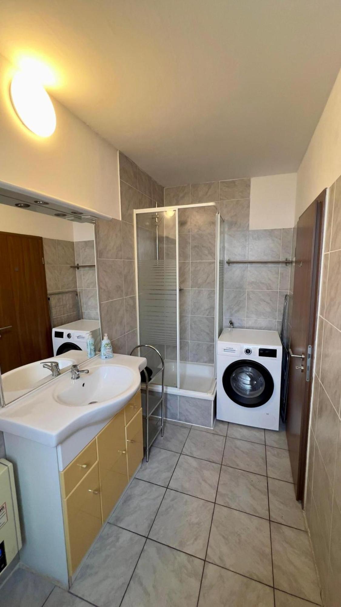 Praktische City Apartments Direkt Am Hauptbahnhof Neumünster Esterno foto
